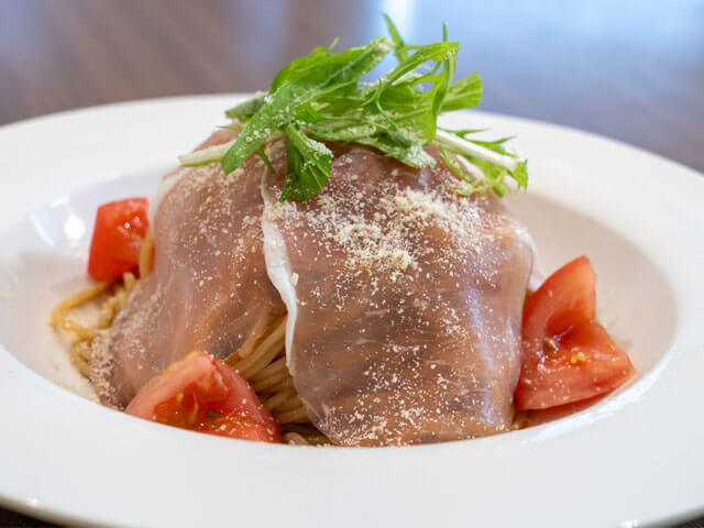 生ハムとトマトの冷製バルサミコパスタ